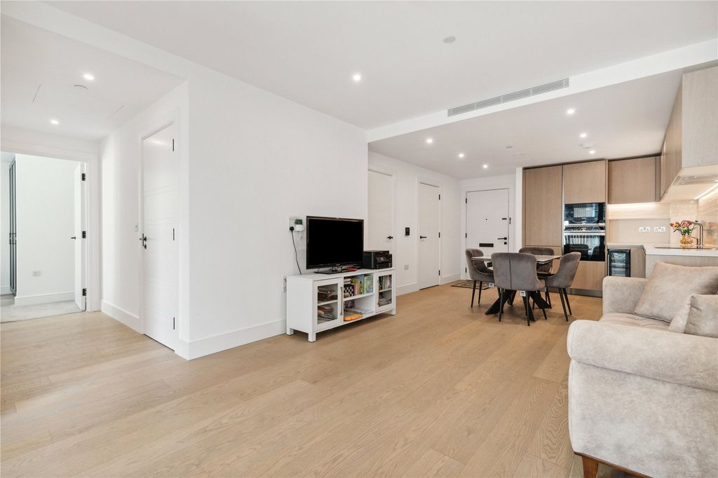 Property photo 3 of 16 Reception Room