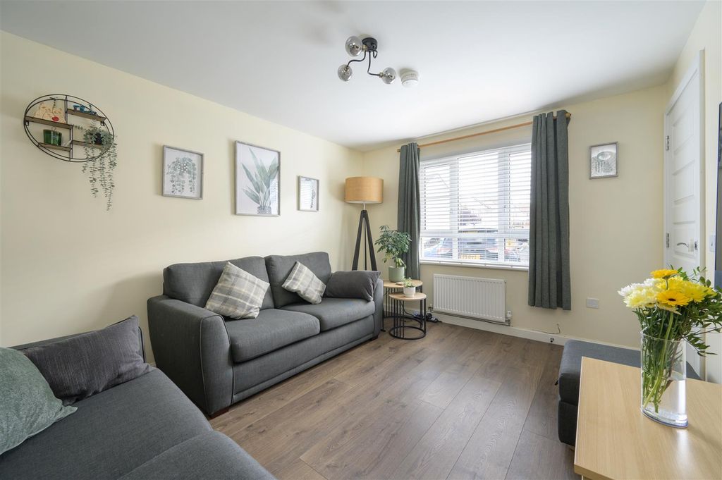 Property photo 1 of 17 Auburnlocks4-12.Jpg
