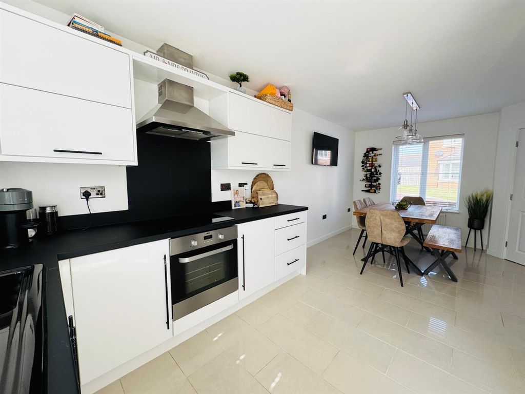Property photo 3 of 17 Kitchen Diner