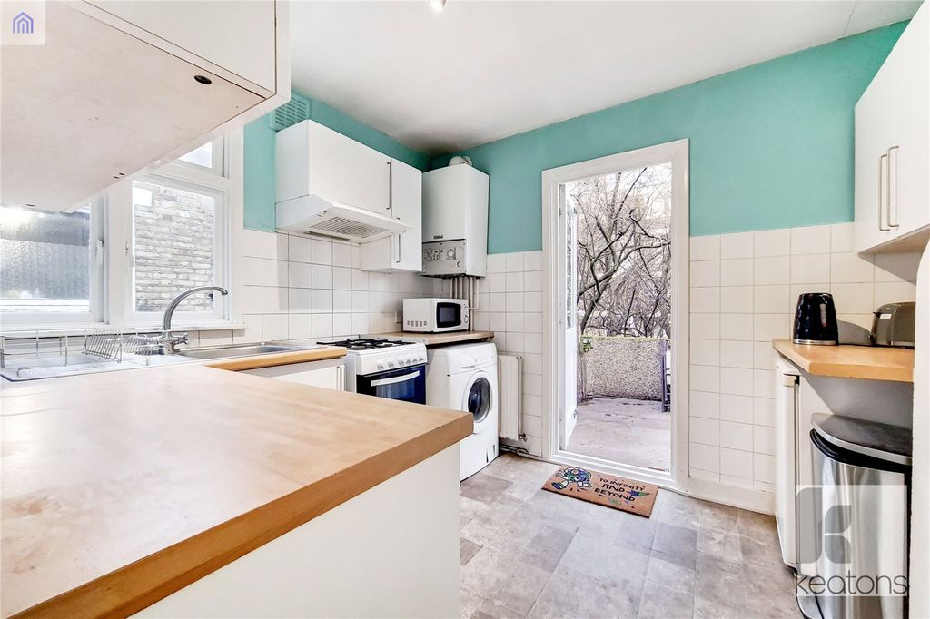 Property photo 3 of 14 Kitchen