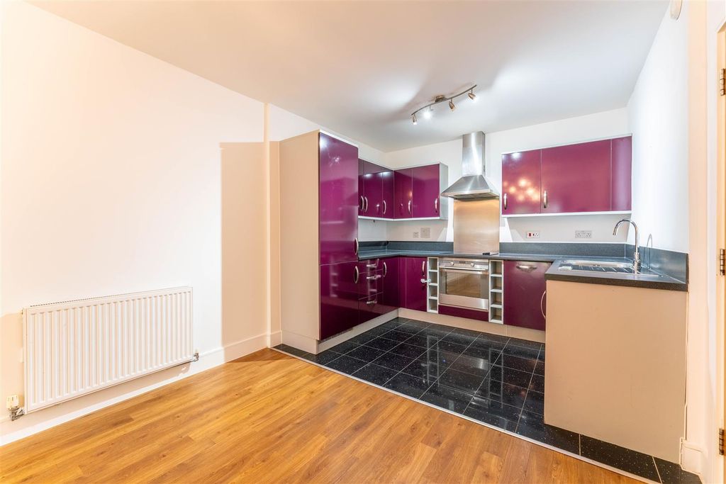 Property photo 3 of 11 4 Mhc Kitchen 2.Jpg