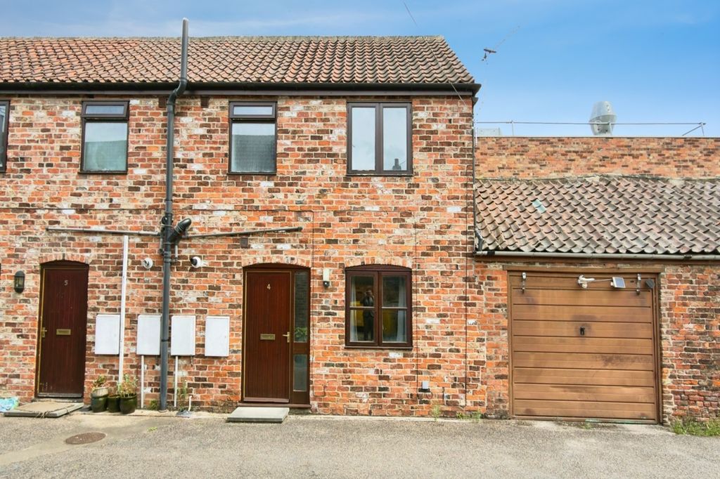 Property photo 1 of 7 Front
