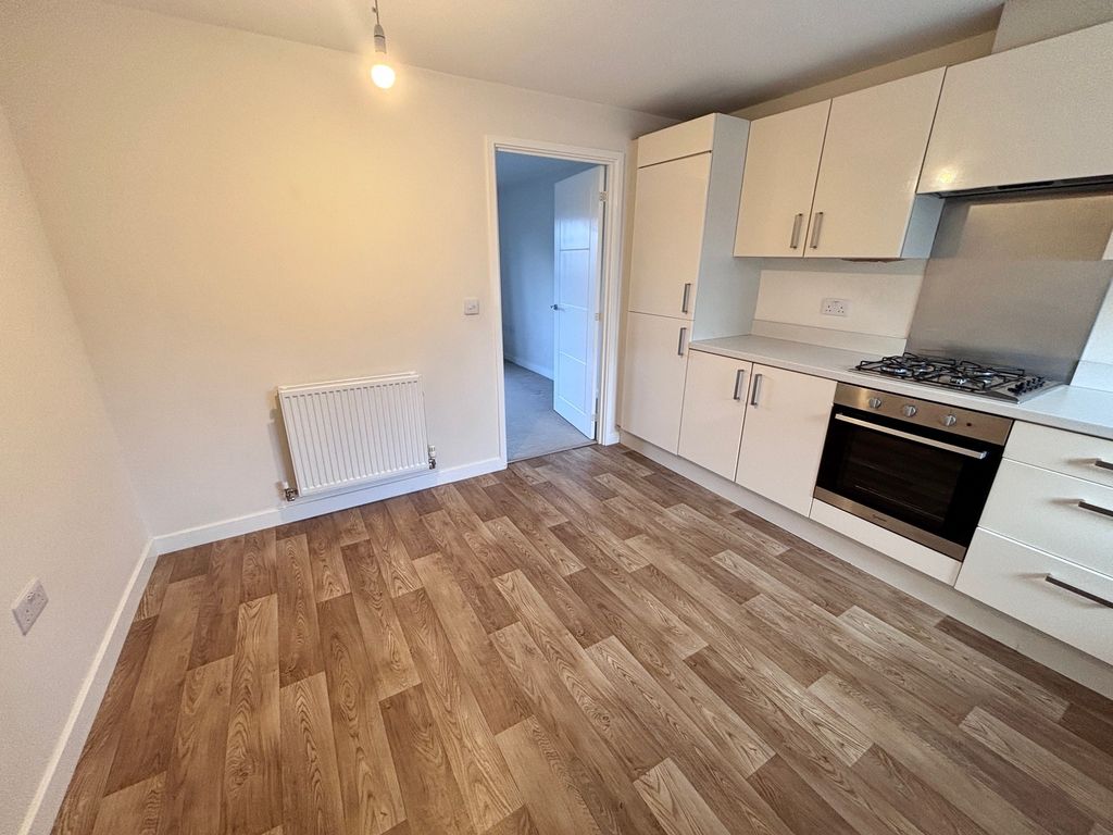 Property photo 3 of 11 Kitchen