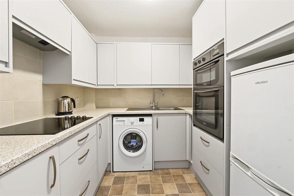 Property photo 3 of 16 37-Davis-Court-03.Jpg