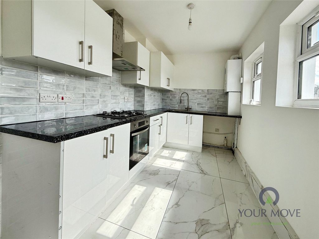 Property photo 2 of 10 Kitchen