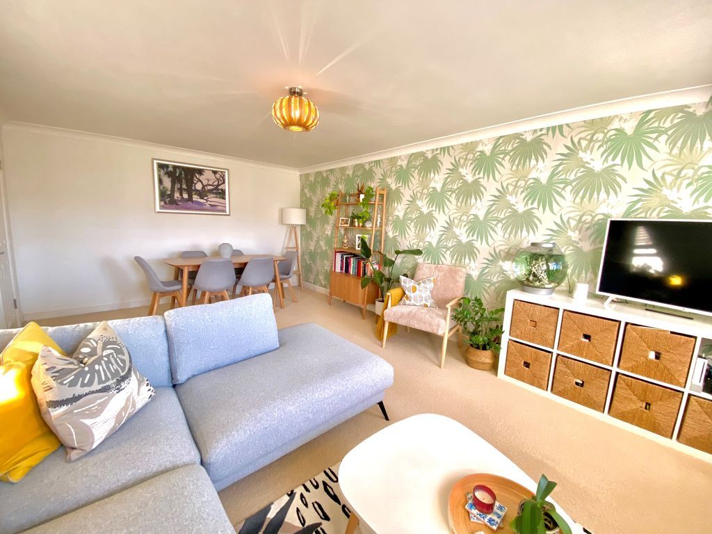 Property photo 2 of 14 Lounge