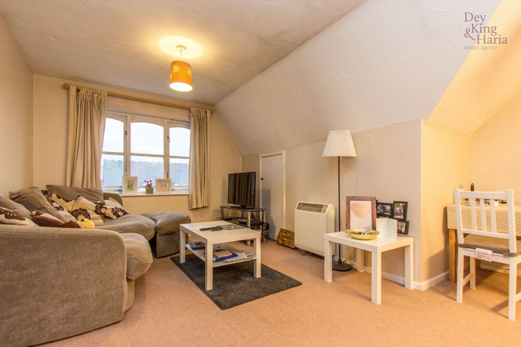 Property photo 2 of 9 Photo 02