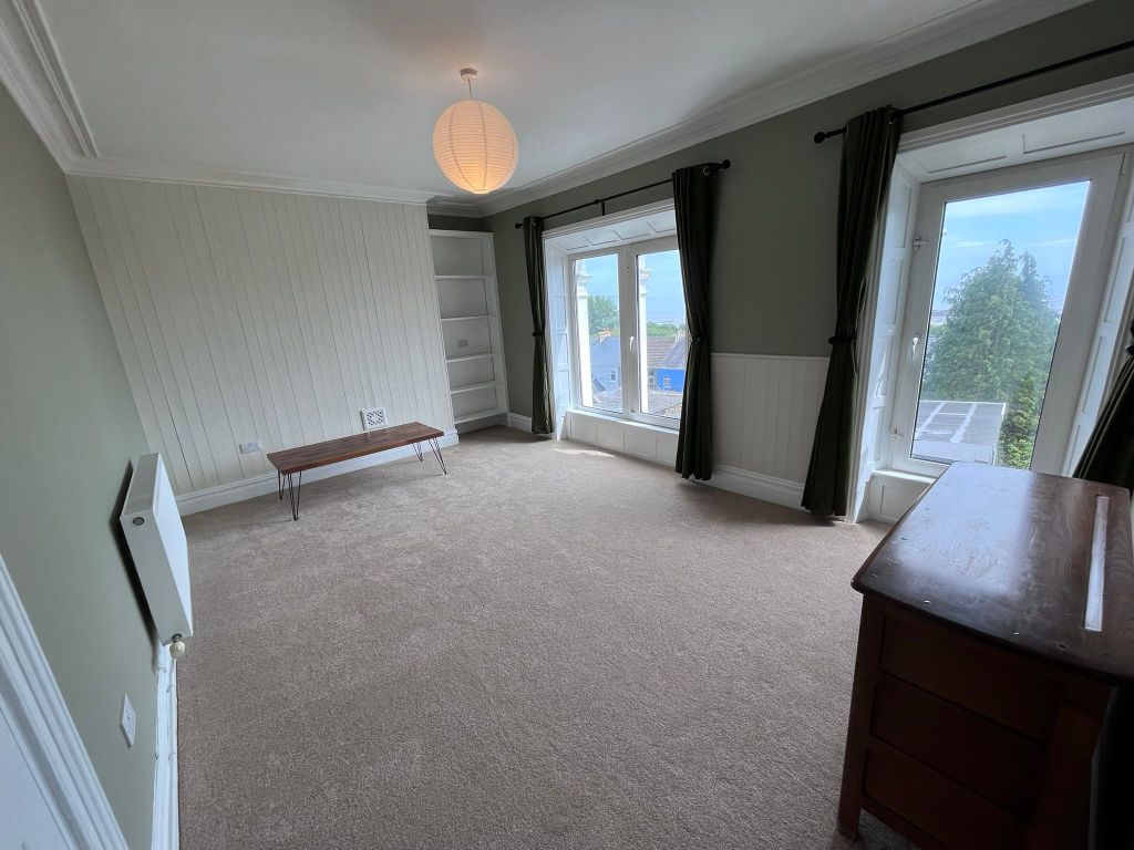 Property photo 2 of 17 Lounge