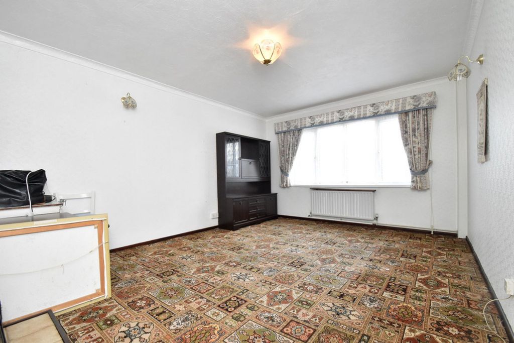 Property photo 2 of 20