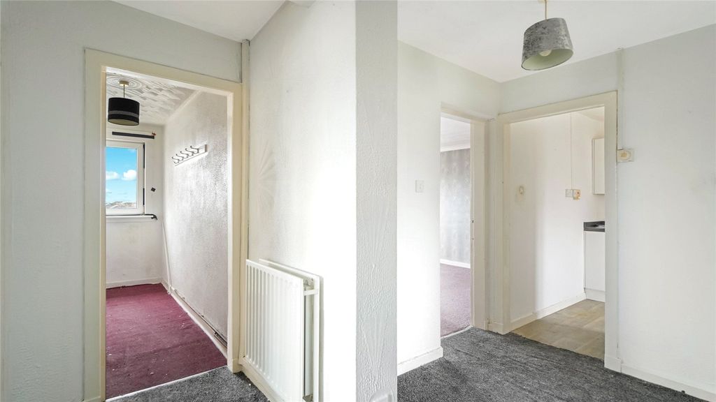 Property photo 2 of 21 Hallway