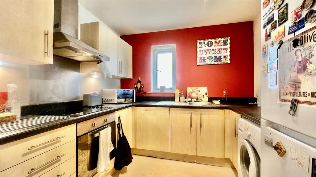 Property photo 2 of 9 Kitchen