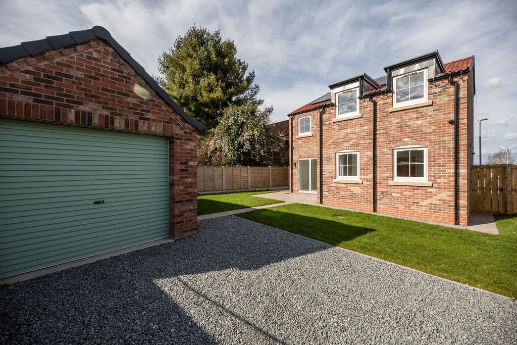 Property photo 1 of 39