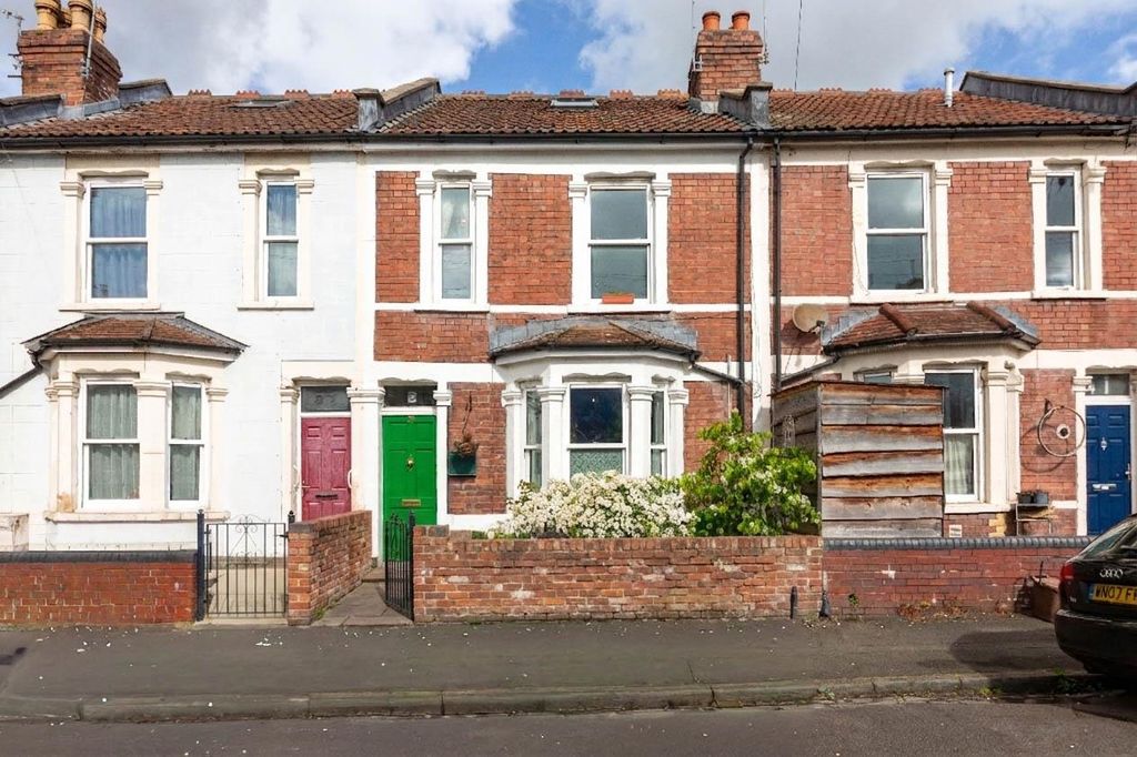 Property photo 3 of 22 Front