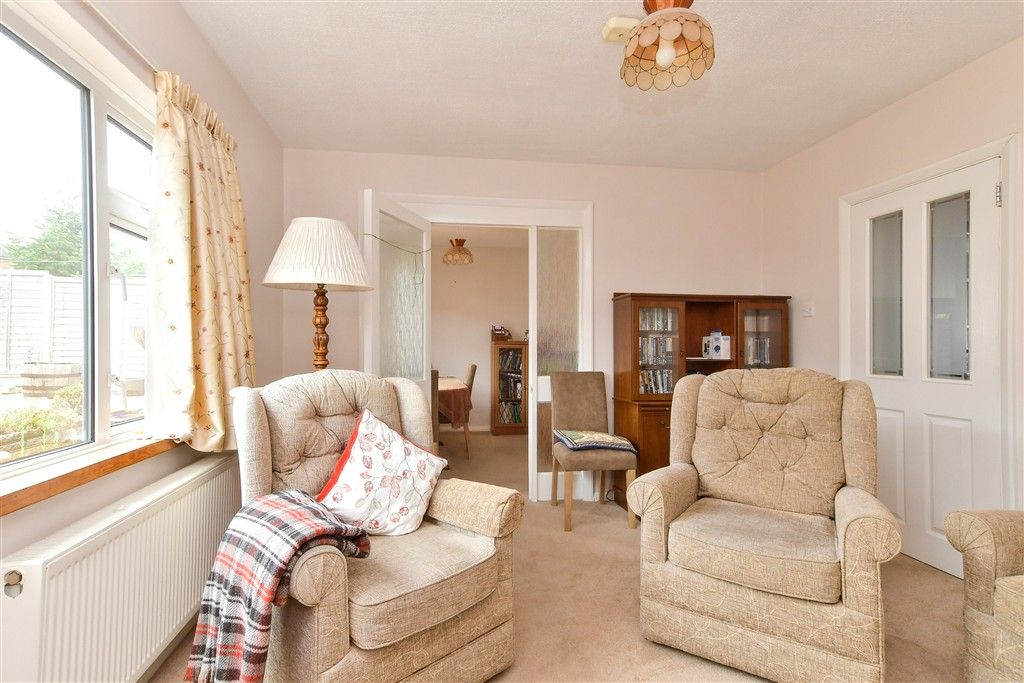 Property photo 3 of 13 Lounge
