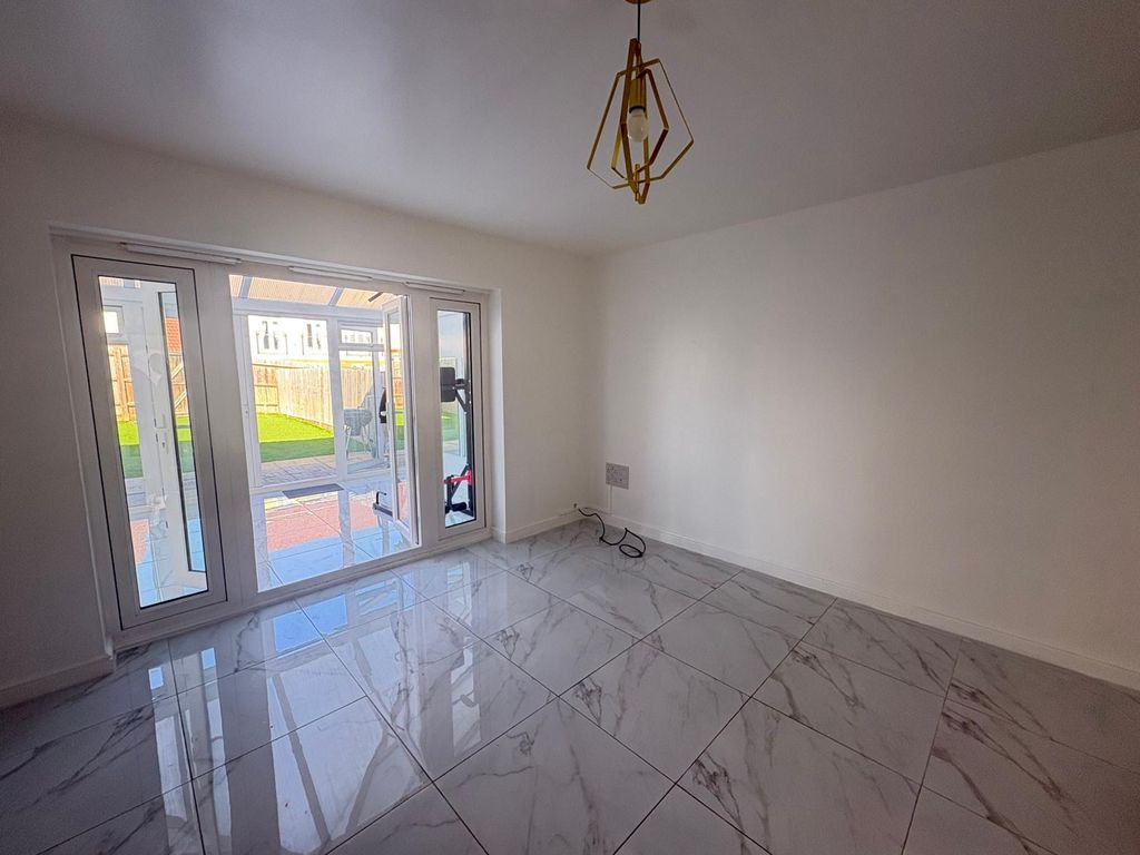 Property photo 3 of 10 Image