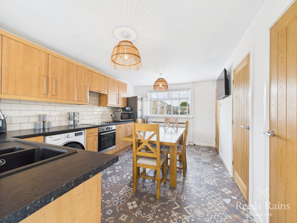 Property photo 2 of 28 Dining Kitchen
