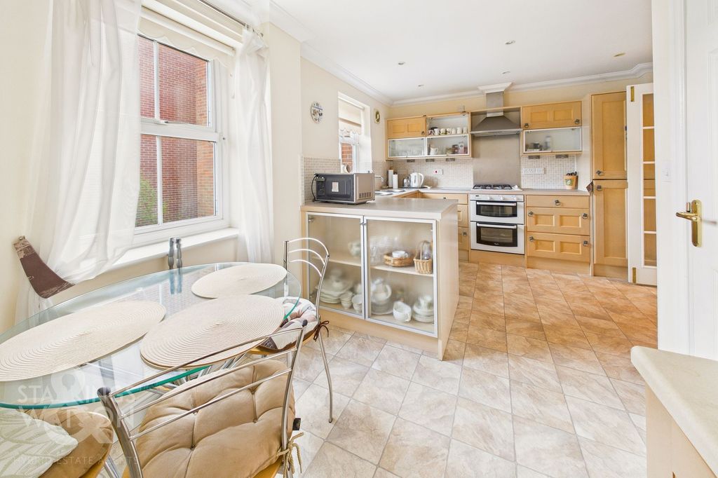 Property photo 3 of 23