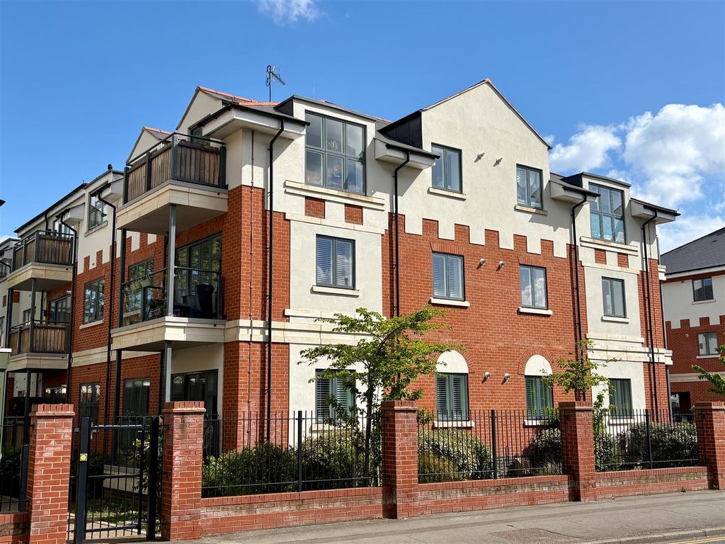 Property photo 1 of 9