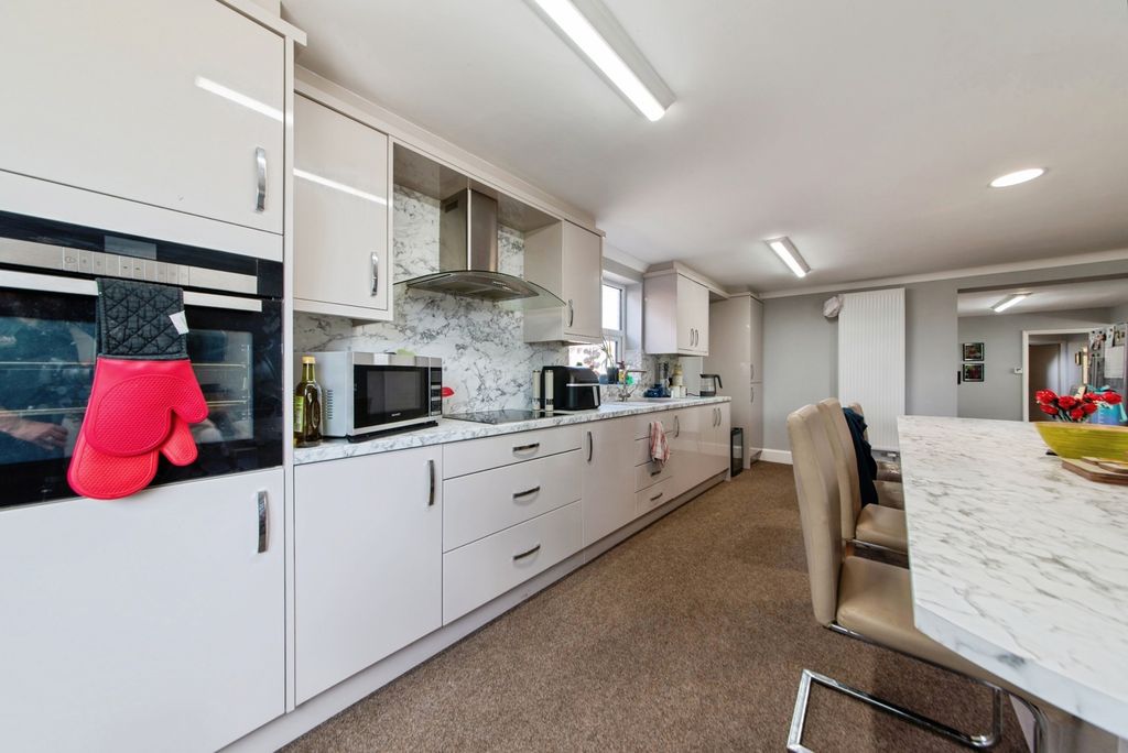 Property photo 3 of 20 Pbox-Img.Jpg