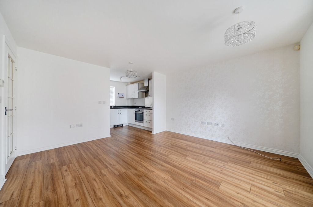 Property photo 2 of 11 1360346-5-68d3F33...
