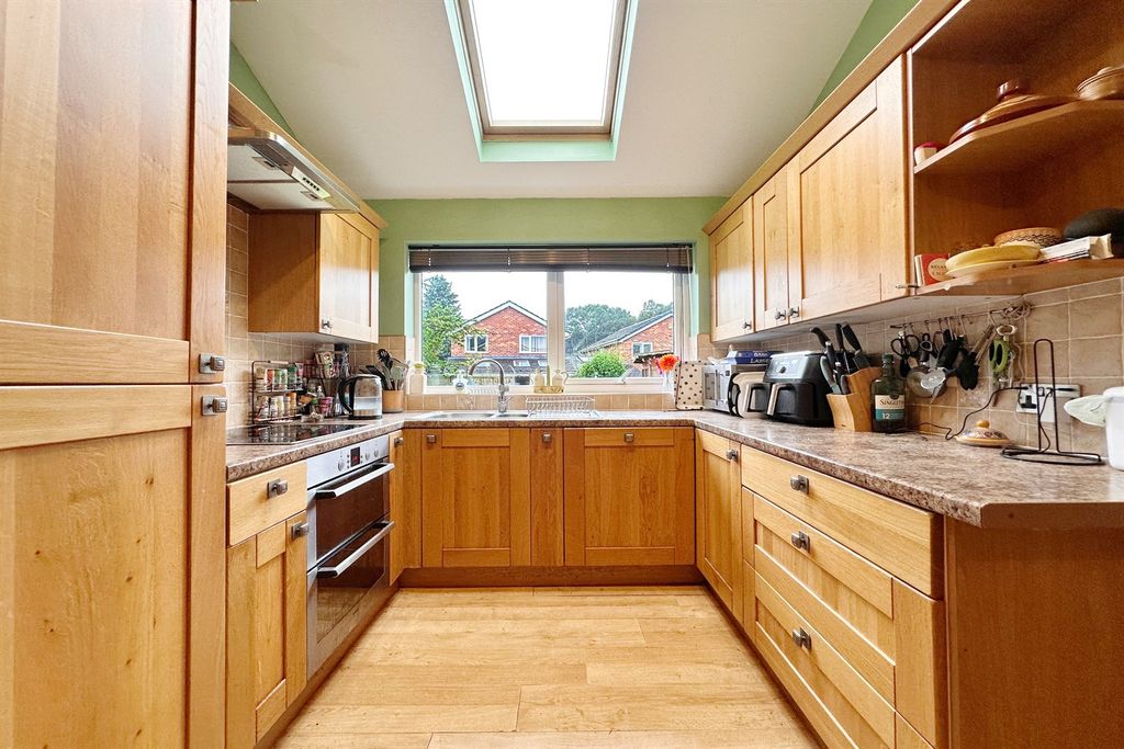 Property photo 3 of 17 Kitchen