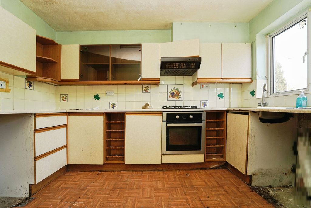 Property photo 3 of 17 Photo