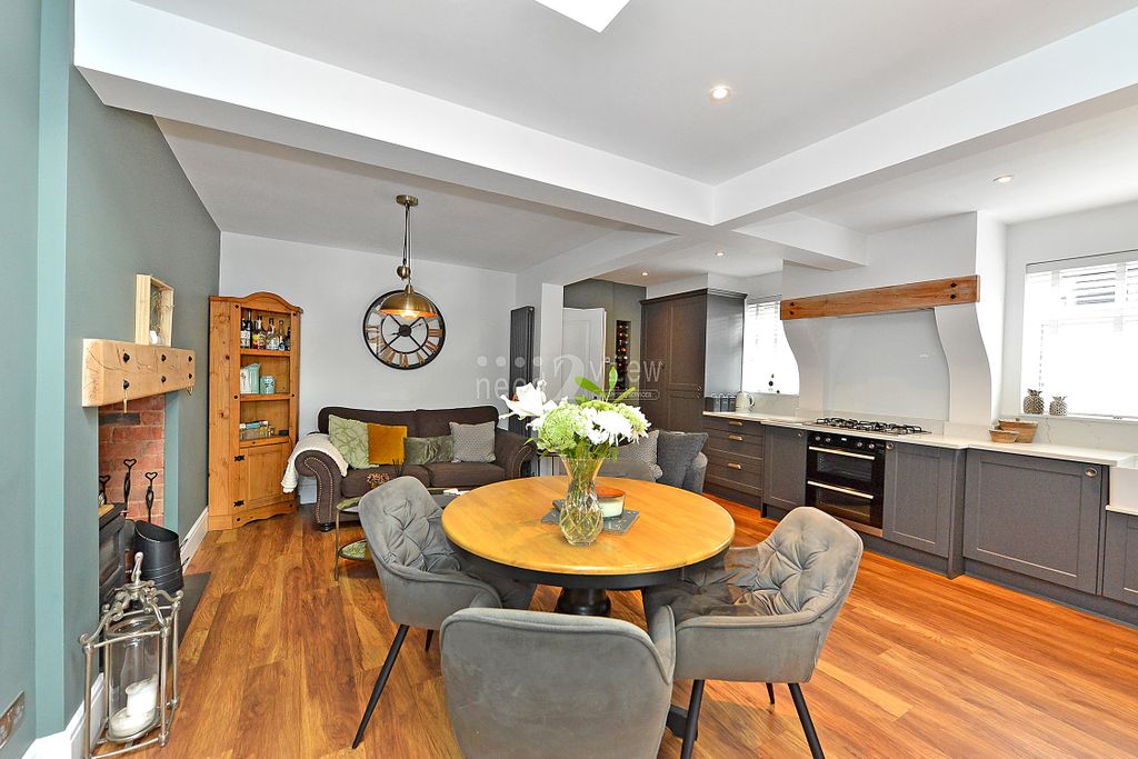 Property photo 3 of 31 Dining Kitchen
