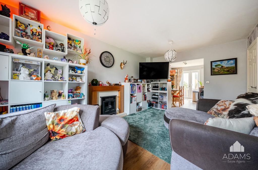 Property photo 2 of 16 Sitting Room