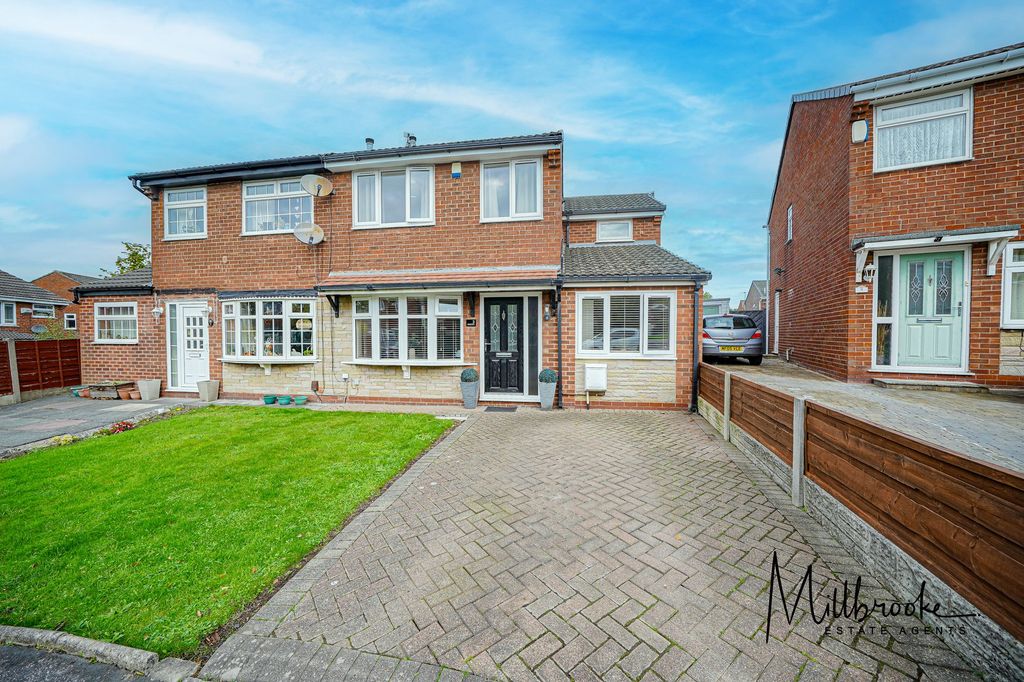 Property photo 1 of 32