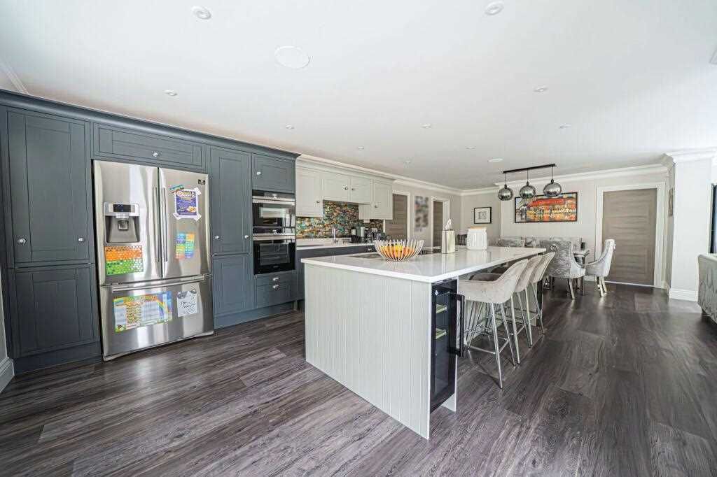 Property photo 2 of 32
