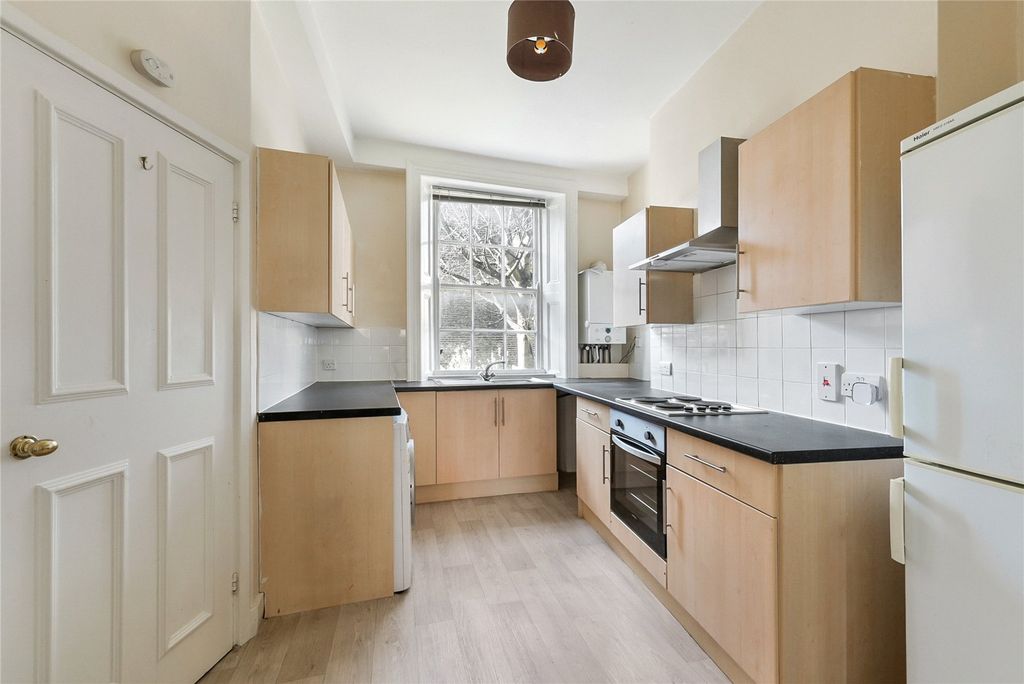 Property photo 3 of 10 Kitchen