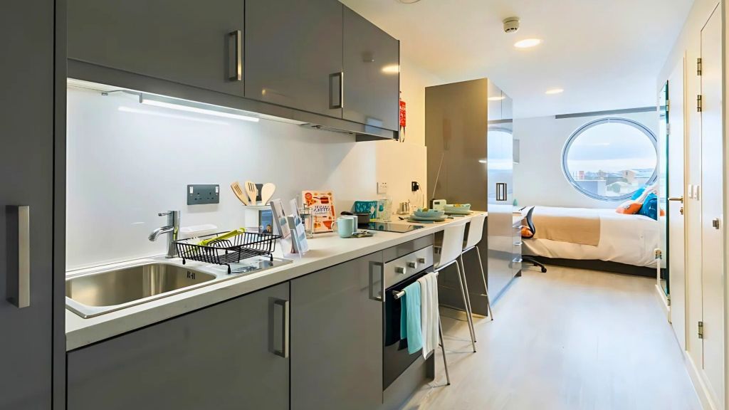 Property photo 2 of 9 Kitchen