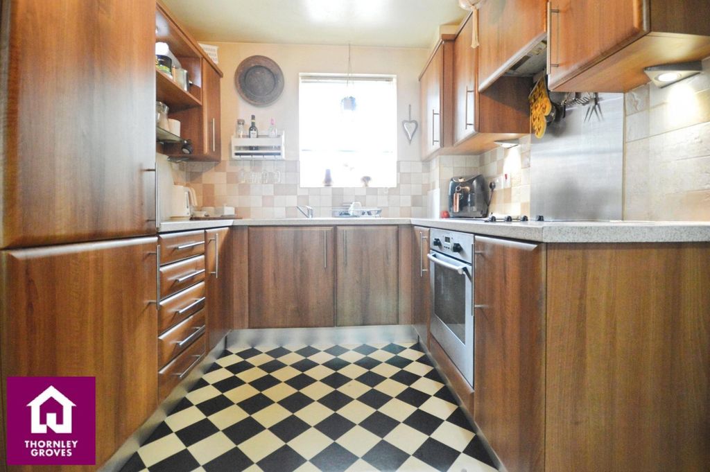 Property photo 3 of 6 Kitchen