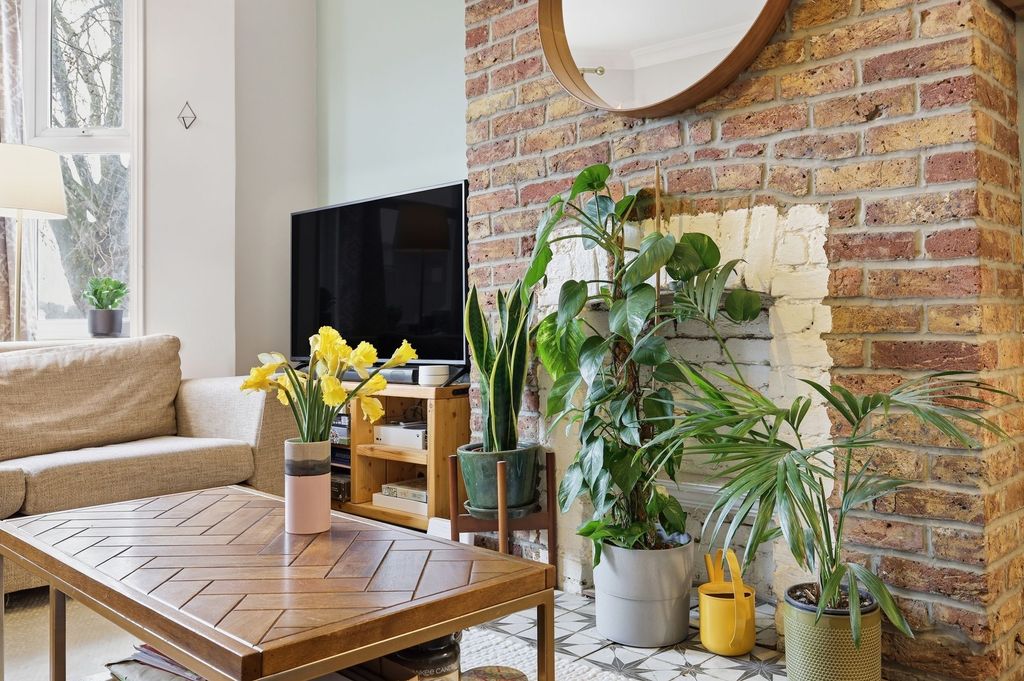 Property photo 2 of 28