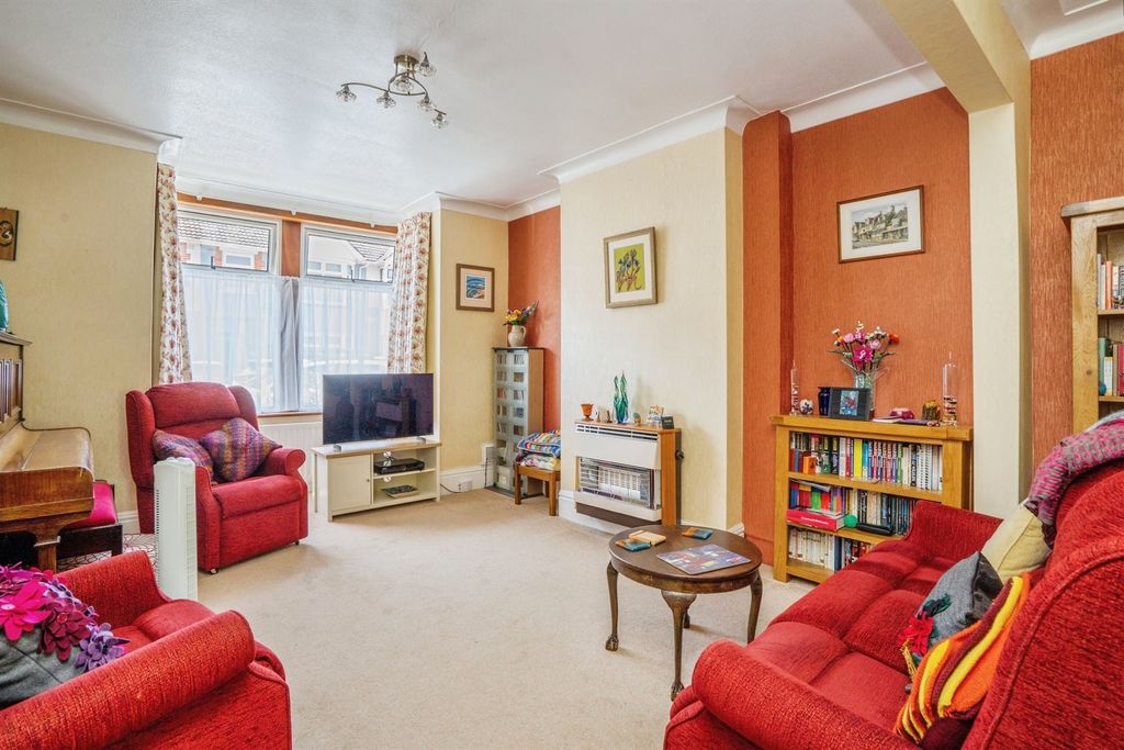 Property photo 2 of 20