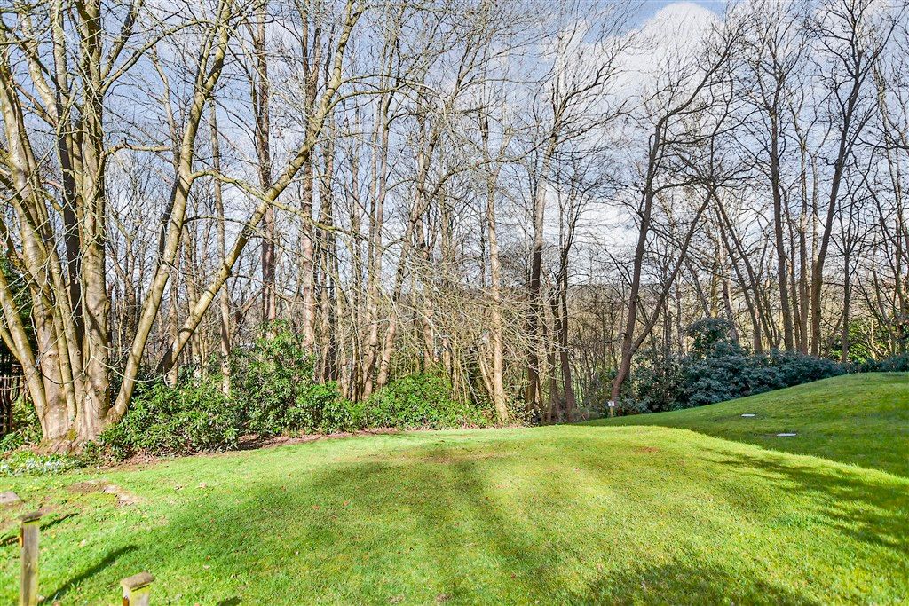 Property photo 2 of 8 Communal Gardens
