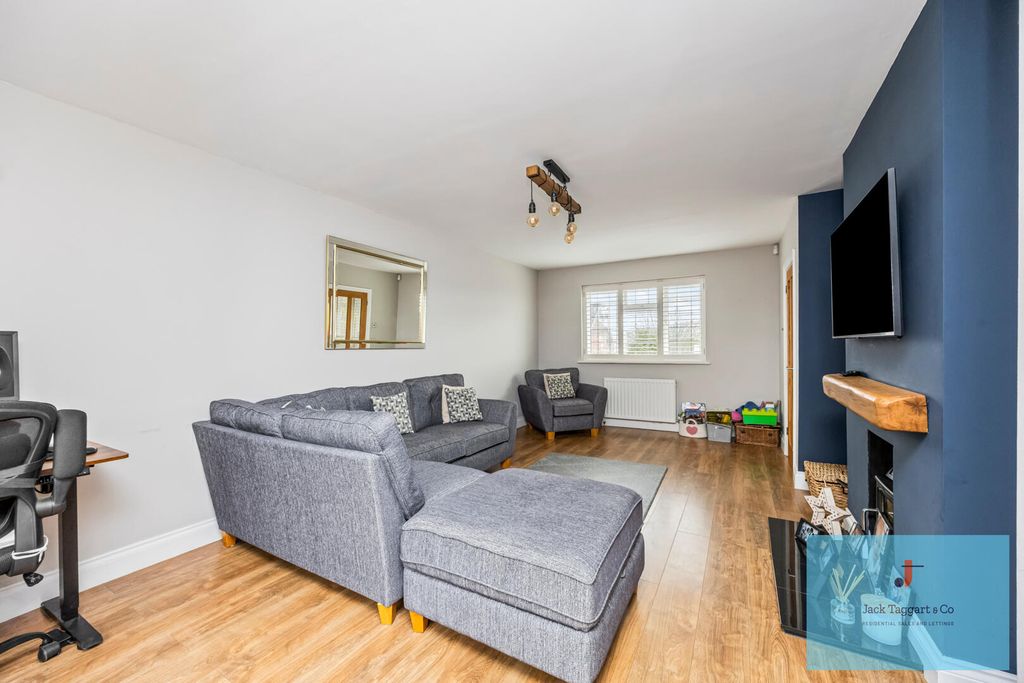 Property photo 3 of 20 Living Room