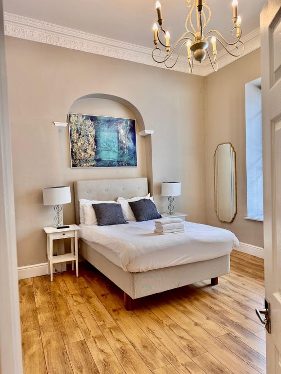 Property photo 1 of 6 Bright, Stylish Double Bedroom With Wooden Floors...