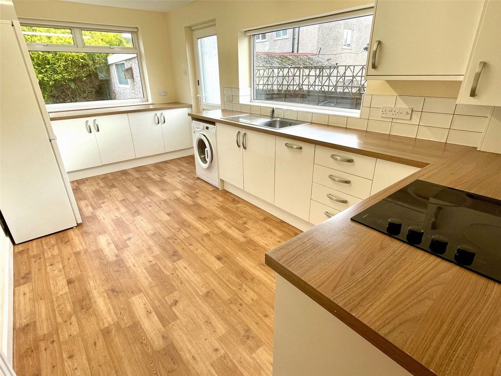 Property photo 2 of 11 Kitchen Diner