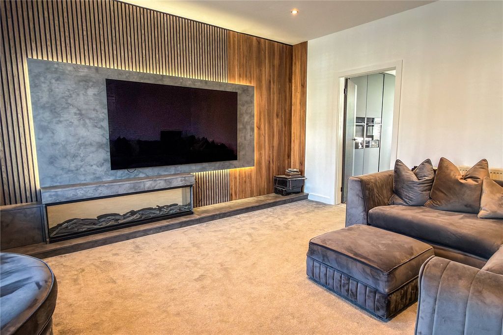 Property photo 2 of 22 Living Room