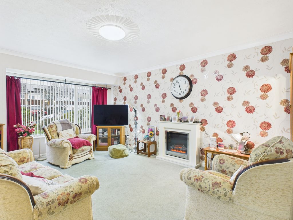 Property photo 3 of 15 Lounge