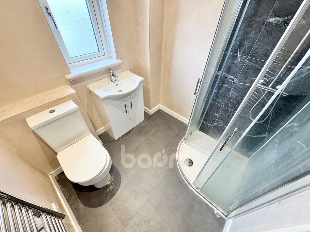 Property photo 3 of 19 Newton Road, Lenzie Shower Room Pic