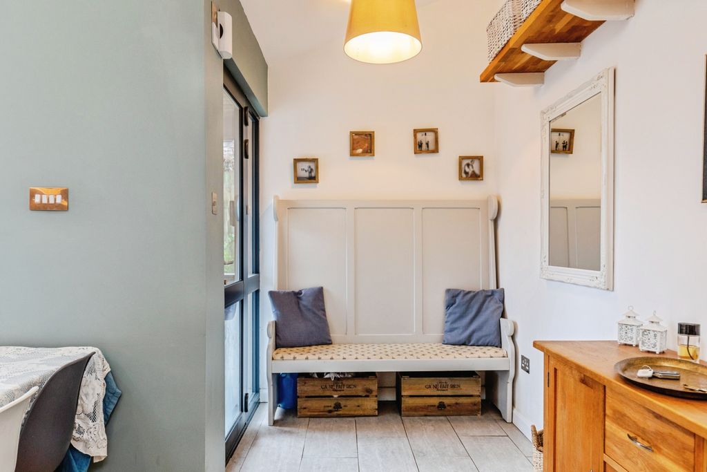 Property photo 3 of 20 Entrance