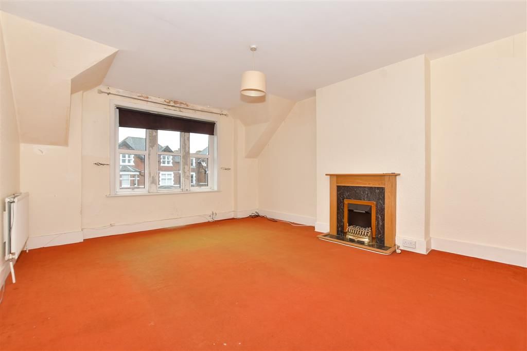 Property photo 2 of 12 Lounge
