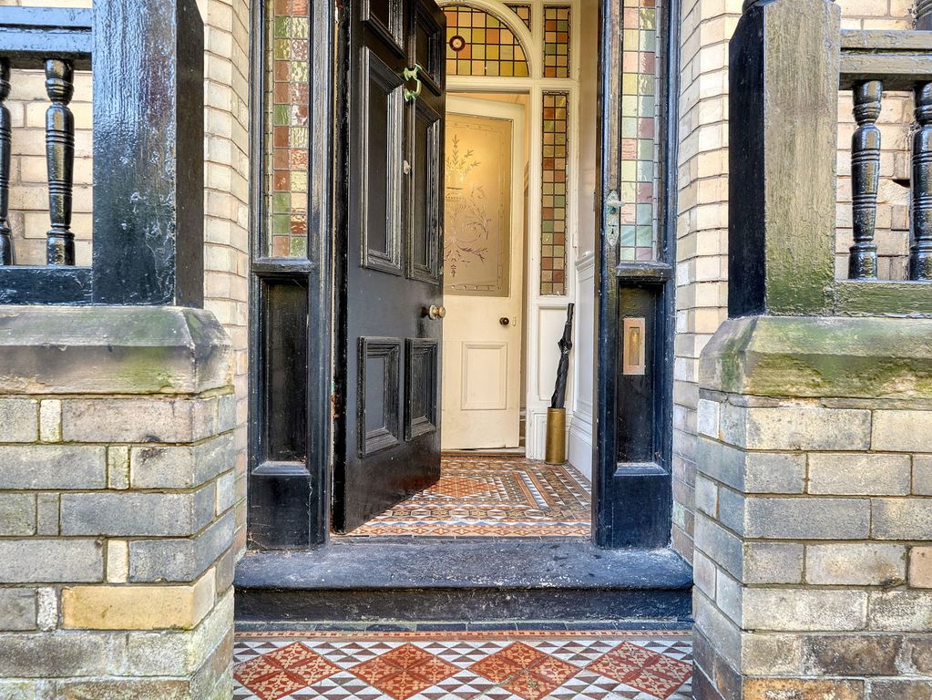 Property photo 3 of 34