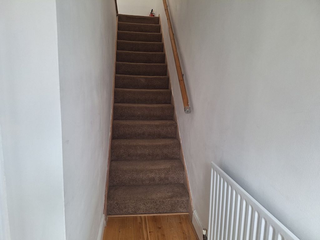 Property photo 2 of 11 Hall