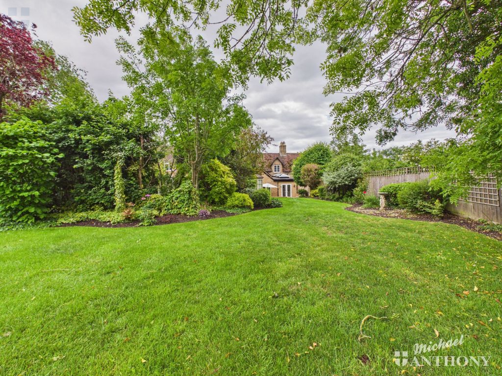 Property photo 3 of 23 Cam03852G0-Pr0666-Still023