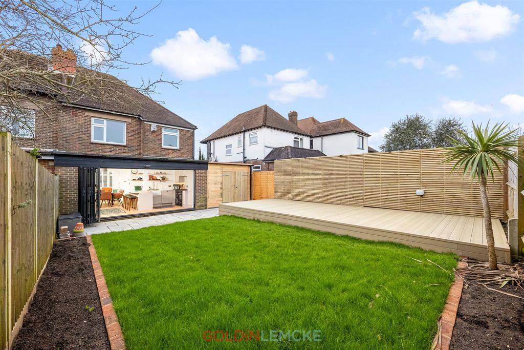 Property photo 1 of 16 Garden