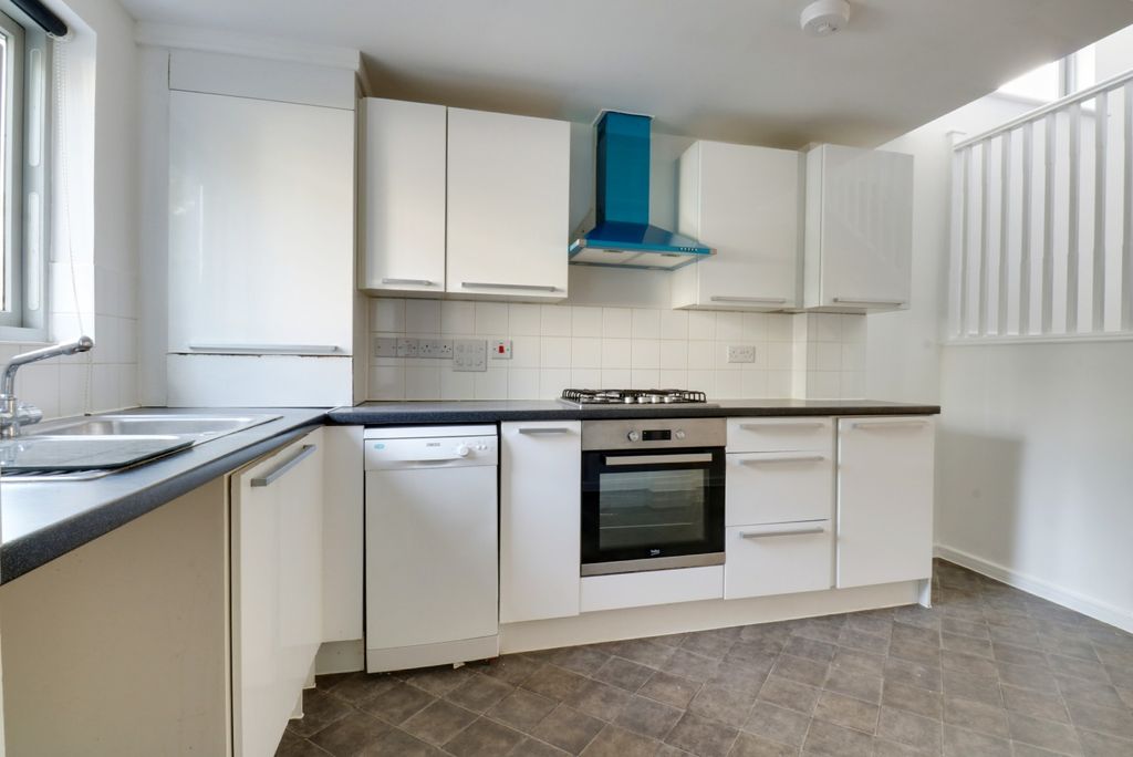 Property photo 3 of 15 4349594