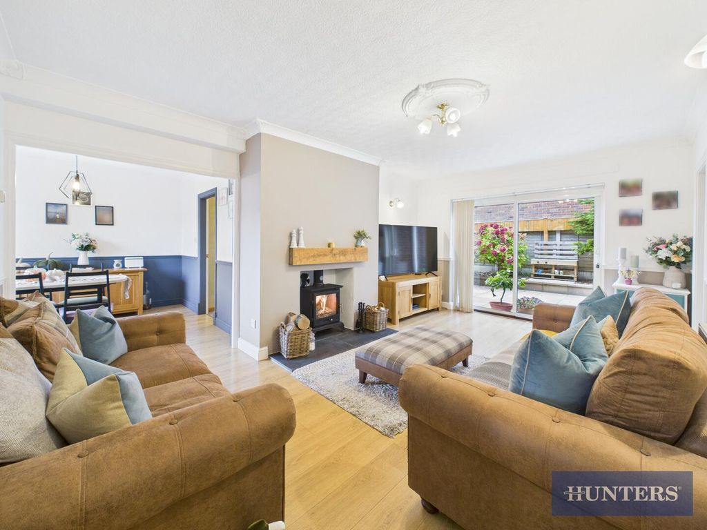 Property photo 2 of 21 Living Room